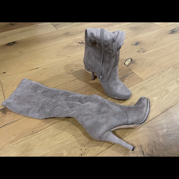 Knee high boots - Picture 1 of 1